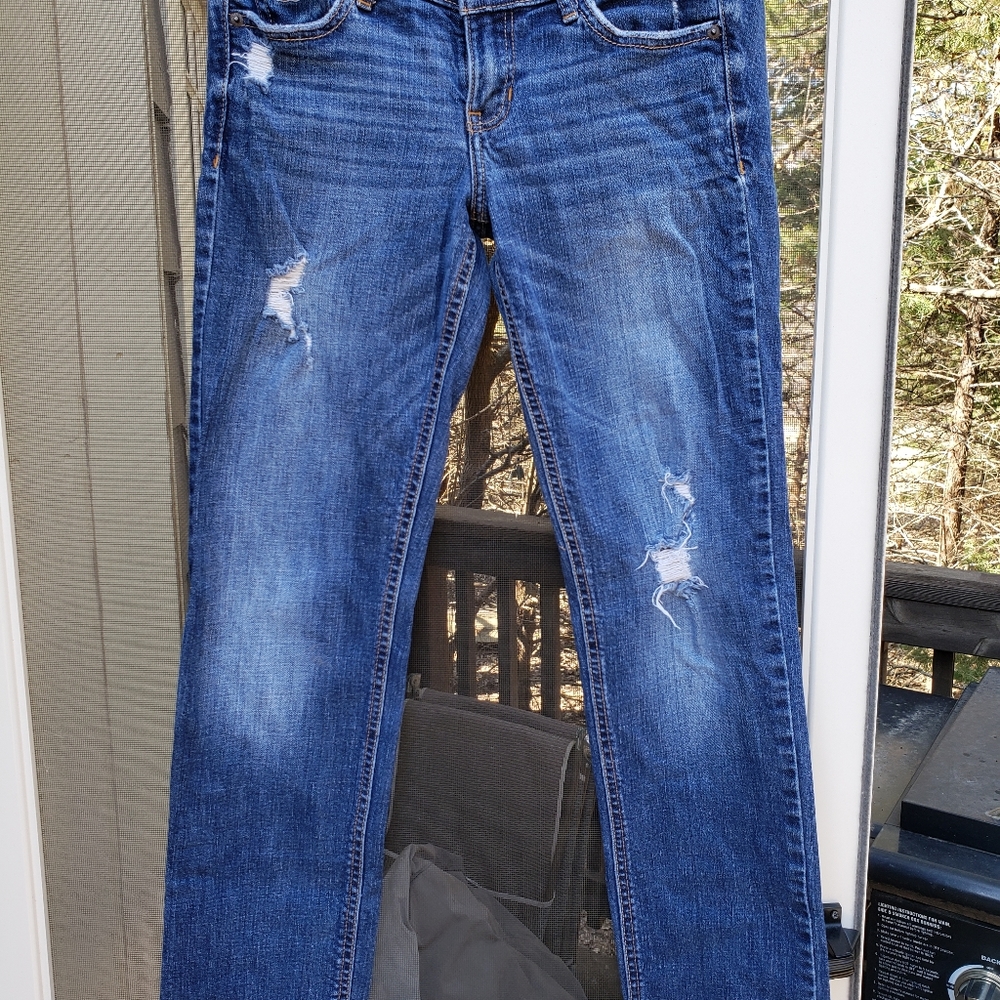 Hollister distressed womena jeans